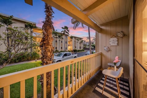 Property building, View (from property/room), Balcony/Terrace, Parking