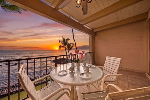 View (from property/room), Balcony/Terrace, Dining area, Sea view