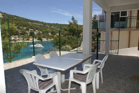 Balcony/Terrace, children, Family