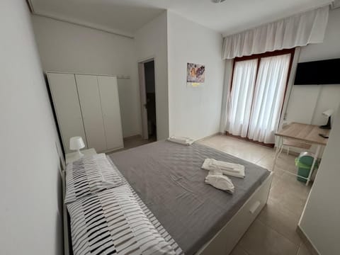 Bed, TV and multimedia, Bedroom, towels, wardrobe