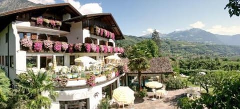 Facade/entrance, Summer, Balcony/Terrace