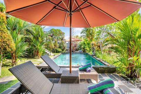 Spring, Day, Natural landscape, Garden, Garden, Garden view, Pool view, Swimming pool, Swimming pool, sunbed