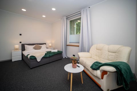 Bed, Living room, Photo of the whole room, Seating area, Bedroom, towels