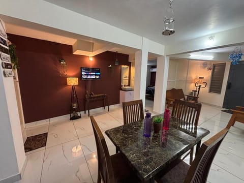 TV and multimedia, Living room, Seating area, Dining area, Evening entertainment