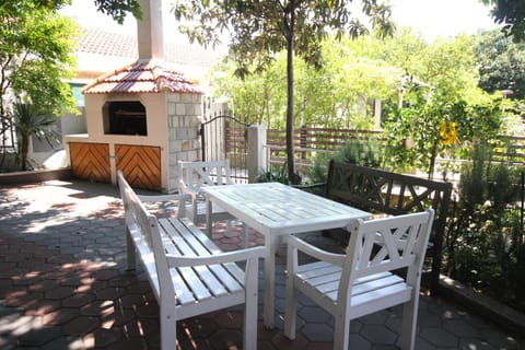 Location, children, Family