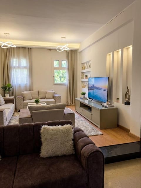 Communal lounge/ TV room, TV and multimedia, Living room, Seating area