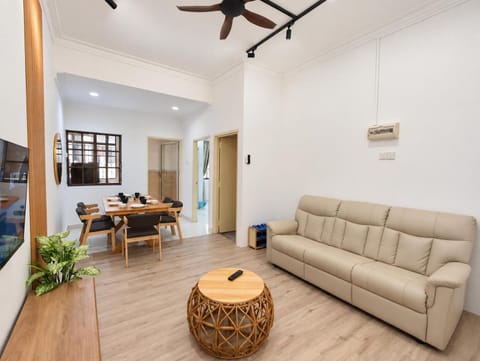 TV and multimedia, View (from property/room), View (from property/room), Living room, Seating area, Dining area, Family, Family, Family, VIP, VIP, VIP