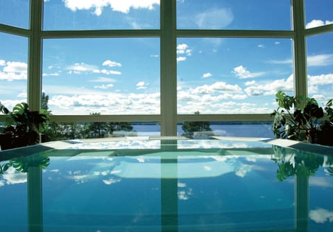 Day, Swimming pool