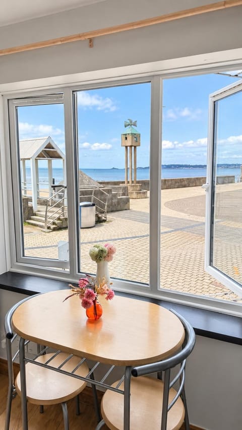 Dining area, Beach, Sea view
