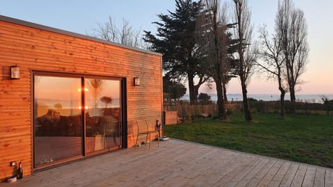 Property building, Natural landscape, Garden, Garden view, Sea view, Sunrise, Sunset