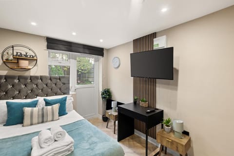Bed, TV and multimedia, internet