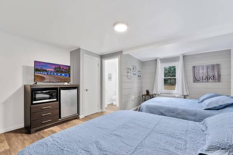 TV and multimedia, Photo of the whole room, Bedroom