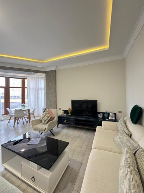 Communal lounge/ TV room, TV and multimedia, Living room, Seating area, Evening entertainment