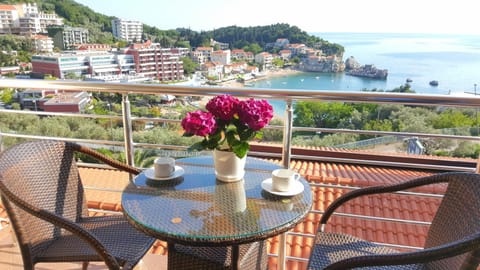 Balcony/Terrace, City view, Sea view, Street view