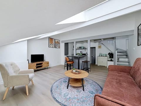 Communal lounge/ TV room, TV and multimedia, Kitchen or kitchenette, Living room, Seating area, Dining area