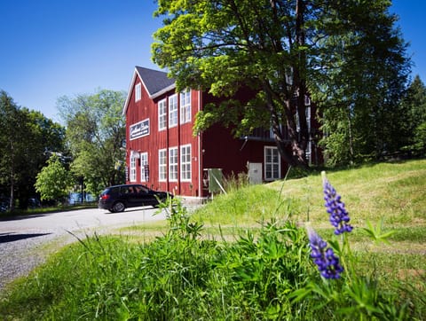 Property building, Day