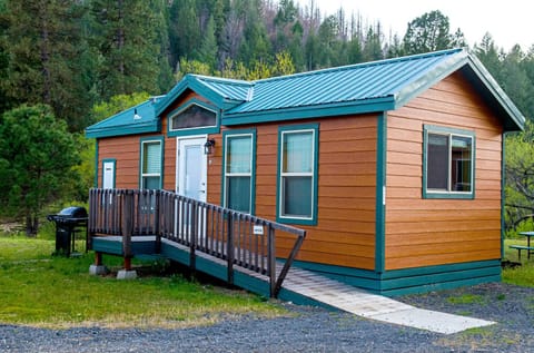 Yosemite Lakes Cabin & Cottages Cabin in Tuolumne County
