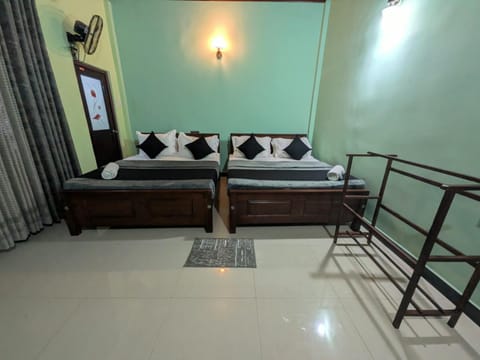 Bed, Living room, Photo of the whole room, Seating area, Bedroom, air conditioner