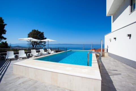 Whitehouse Apartments Apartment in Makarska