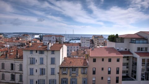 City view, Sea view