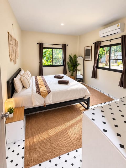 Bed, Photo of the whole room, Bedroom, Garden view