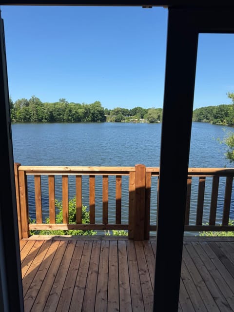 View (from property/room), Balcony/Terrace, Lake view