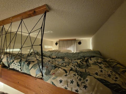 Bedroom, bunk bed