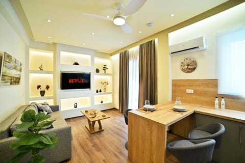 TV and multimedia, Living room, Photo of the whole room, Seating area, Dining area, internet, air conditioner