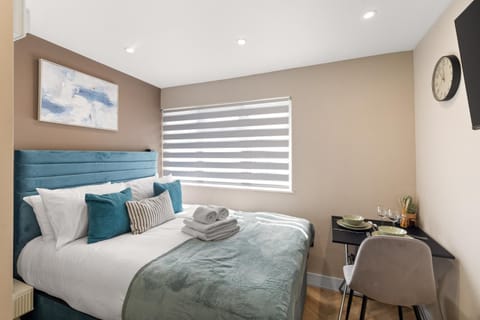 Bed, TV and multimedia, Decorative detail, Dining area, heating, internet, towels
