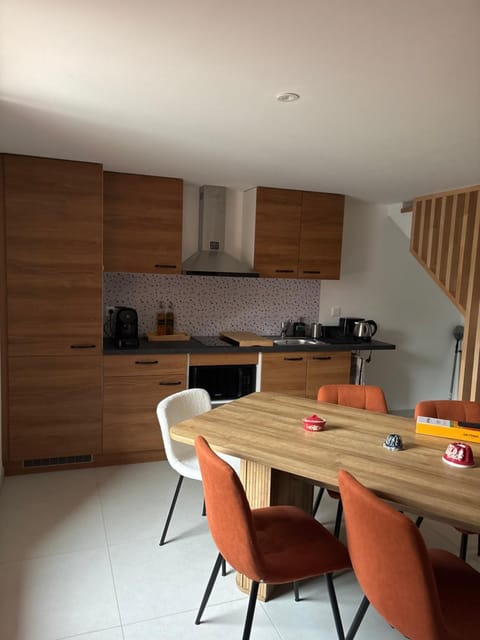 Kitchen or kitchenette, Dining area, stove, toaster
