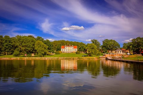 Property building, Facade/entrance, Natural landscape, Lake view