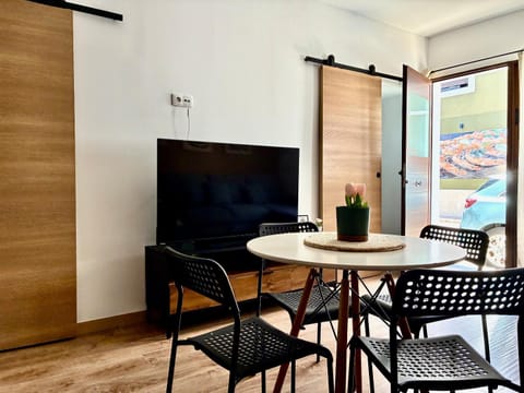 TV and multimedia, Living room, Dining area