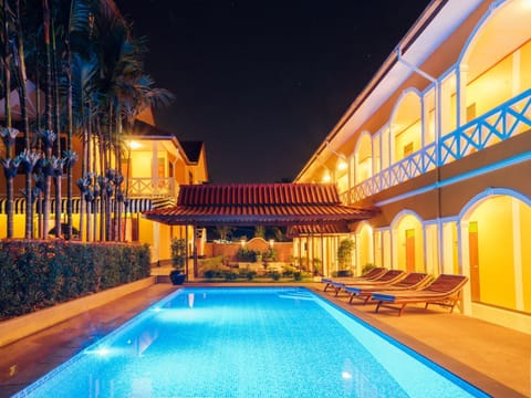 Property building, Pool view, Swimming pool