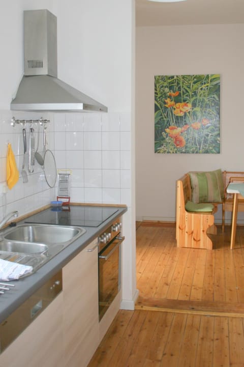 Kitchen or kitchenette, Decorative detail, pet friendly