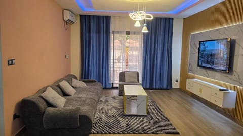 Communal lounge/ TV room, TV and multimedia, Living room