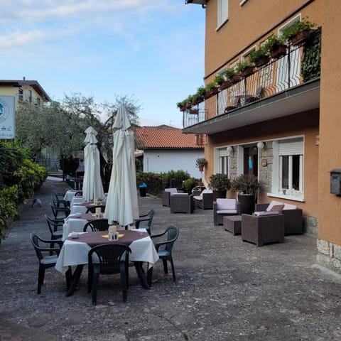 Garden, Lounge or bar