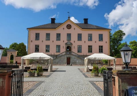 Facade/entrance, Garden