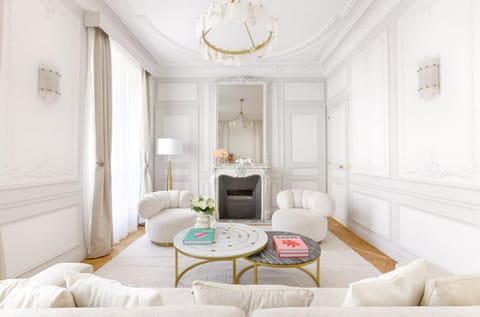 Communal lounge/ TV room, TV and multimedia, Living room, Seating area, Dining area
