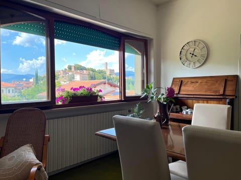 Dining area, Landmark view