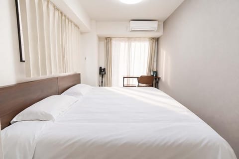 Bed, Photo of the whole room, Bedroom, air conditioner