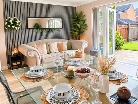 Living room, Dining area