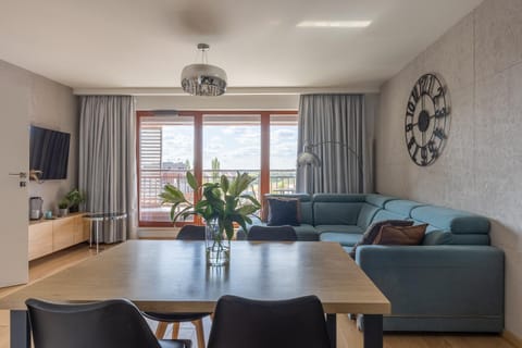 Communal lounge/ TV room, TV and multimedia, Living room, Seating area, Dining area