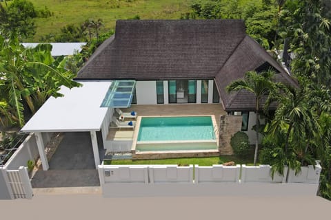 Property building, Patio, Day, Garden, Garden view, Pool view, Swimming pool, sunbed