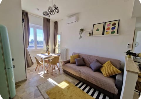 Living room, Seating area, Dining area, air conditioner