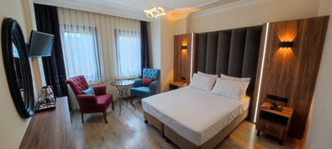 Bed, Seating area