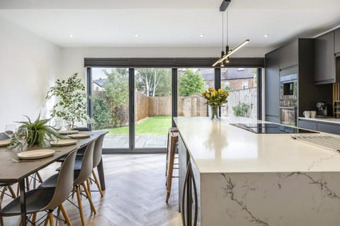 Kitchen or kitchenette, Photo of the whole room, Dining area, Garden view, oven, stove, kitchen