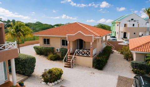 Property building, Neighbourhood, Garden, Balcony/Terrace, Parking