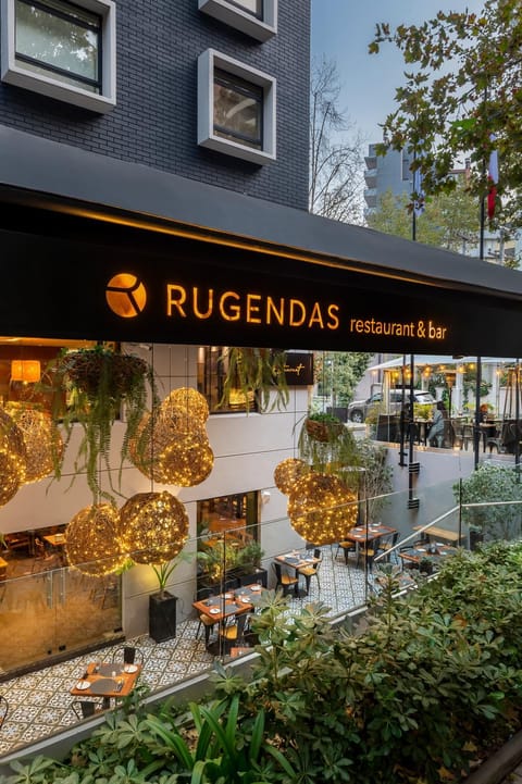 Restaurant/places to eat, Property logo or sign