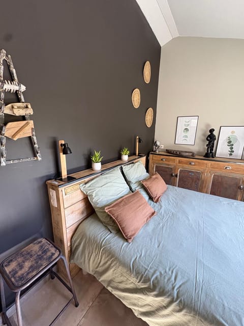 Bed, Bedroom