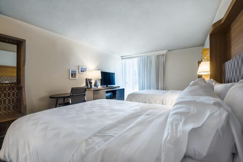 Bed, TV and multimedia, Bedroom